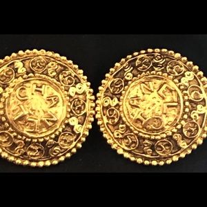 ❌SOLD❌Rare, Vintage 90’s CHANEL Gold Textured Medallion Coin Clip-ons.